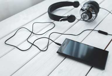 山东男篮社媒分享为陈林坚庆生视频：首秀叠加生日，buff拉满