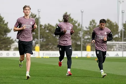 海洋之神·hy590-科贝：皇马主力球员今日进行康复训练，姆巴佩等人仍在恢复